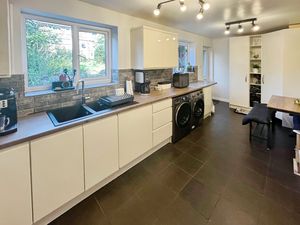 Kitchen Diner- click for photo gallery